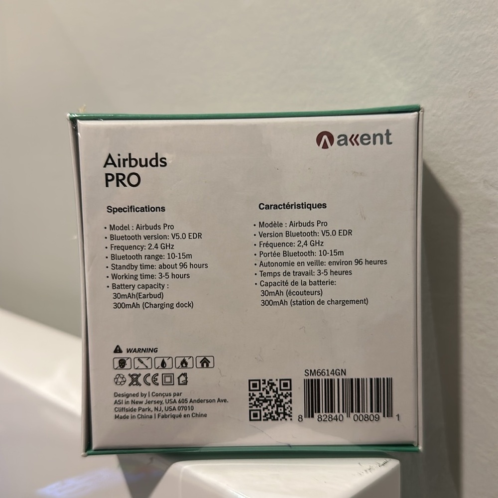 Green Wireless Earbuds - Picture 3 of 4
